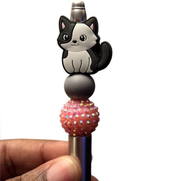 Custom Made Black & White Cat Beaded Pen - Picture 2 of 2